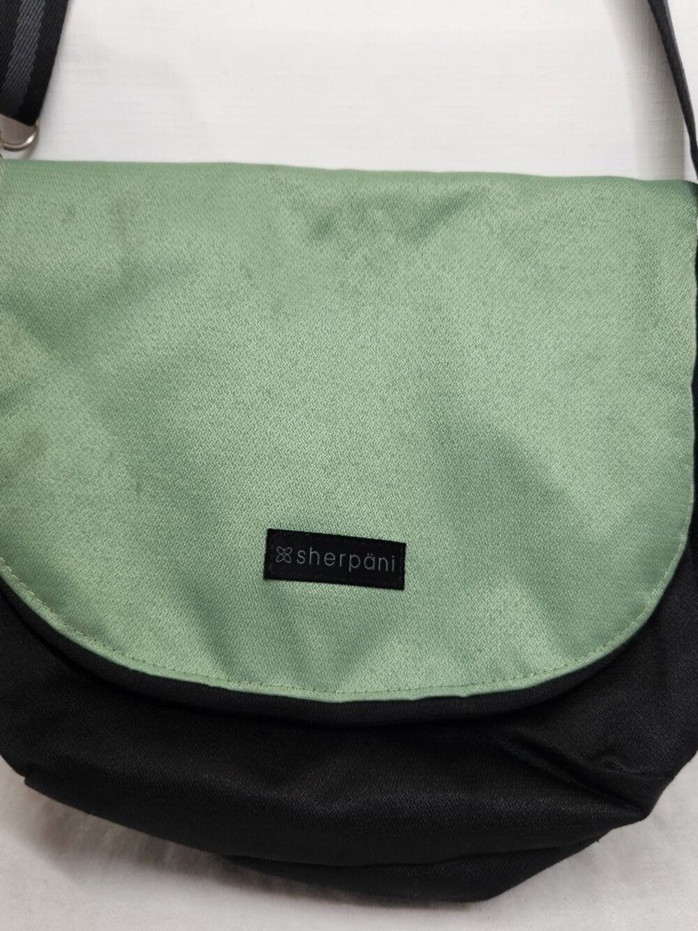 Sherpani Womens Green Black Crossbody Small Purse Bag